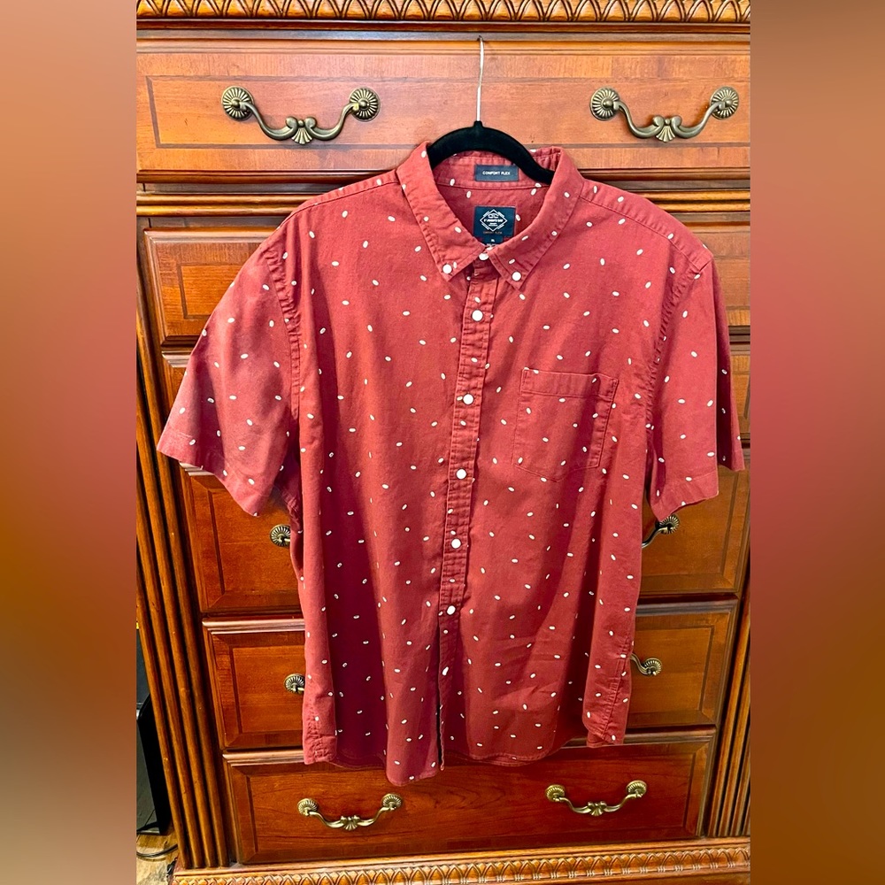 A nice maroon men’s casual shirt size xl.